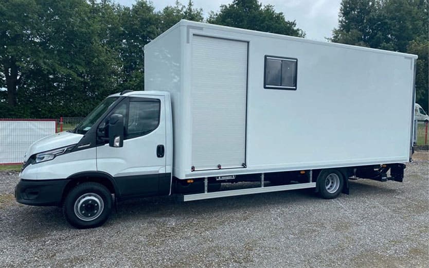 Iveco DAILY C72 Gebrauchtfahrzeug mit Sonderausbau für Service, Wartung und Sanierung für Kanalsanierungen Abbildung Seitenansicht Iveco DAILY C72 Gebrauchtfahrzeug mit Sonderausbau für Service, Wartung und Sanierung für Kanalsanierungen