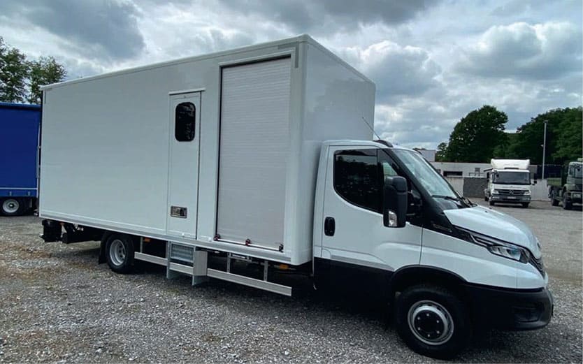 Iveco DAILY C72 Gebrauchtfahrzeug mit Sonderausbau für Service, Wartung und Sanierung für Kanalsanierungen Abbildung Seitenansicht Iveco DAILY C72 Gebrauchtfahrzeug mit Sonderausbau für Service, Wartung und Sanierung für Kanalsanierungen