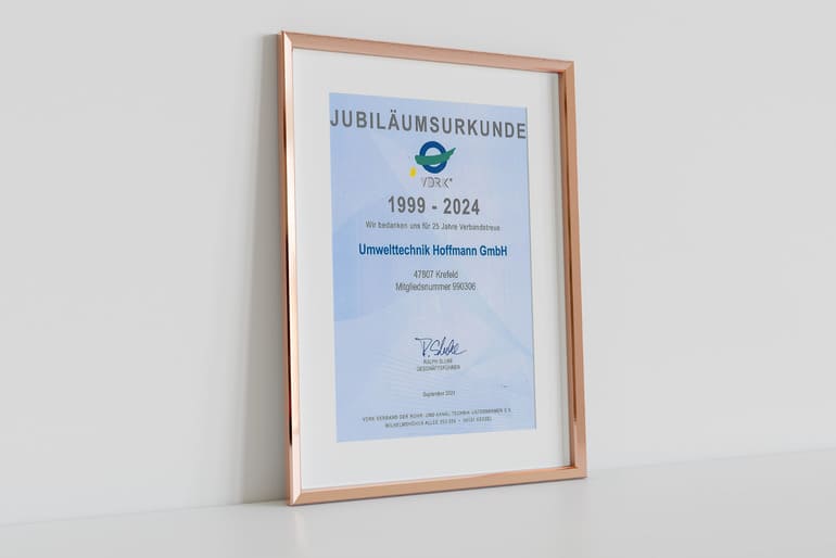 Abbildung Jubiläumsurkunde 25 Jahre Fördermitgliedschaft beim Verband der Rohr- und Kanal-Technik-Unternehmen e.V. (VDRK®)