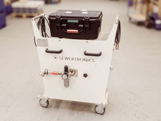 Vorderansicht einer gebrauchten Sewertronics™ QuickPatch Lite UV-Anlage